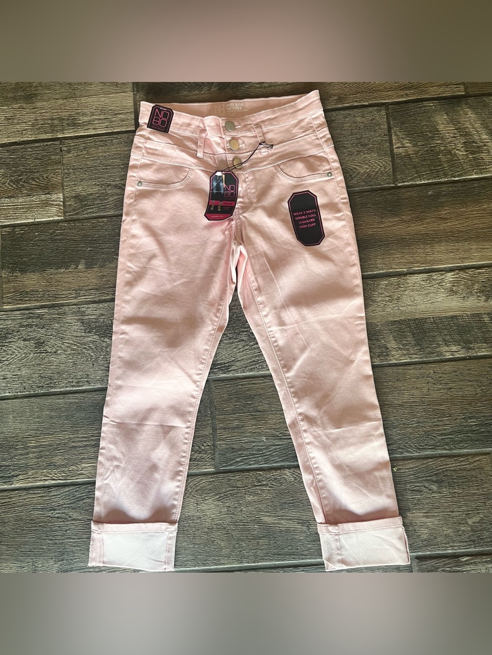 No Boundaries stretch denim skinny crop jeans. Mid rise 7 juniors